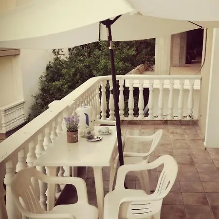 Sakis Guest house *
