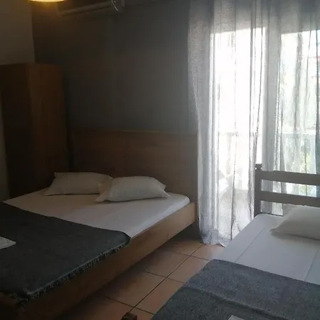 Sakis Guest house *