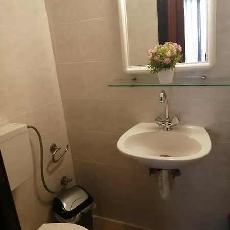 Sakis Guest house *